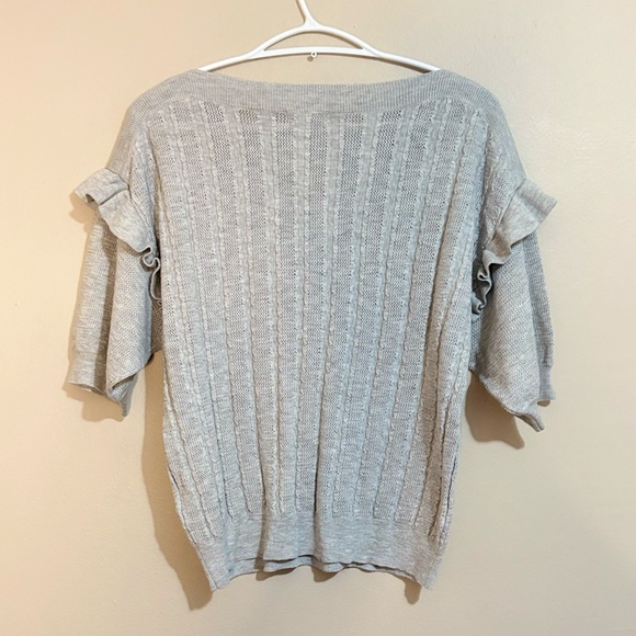 $9🎅🏼 RW&CO Lightweight Grey Knit Ruffled Drop Shoulder Short Sleeve Sweater - Picture 12 of 15